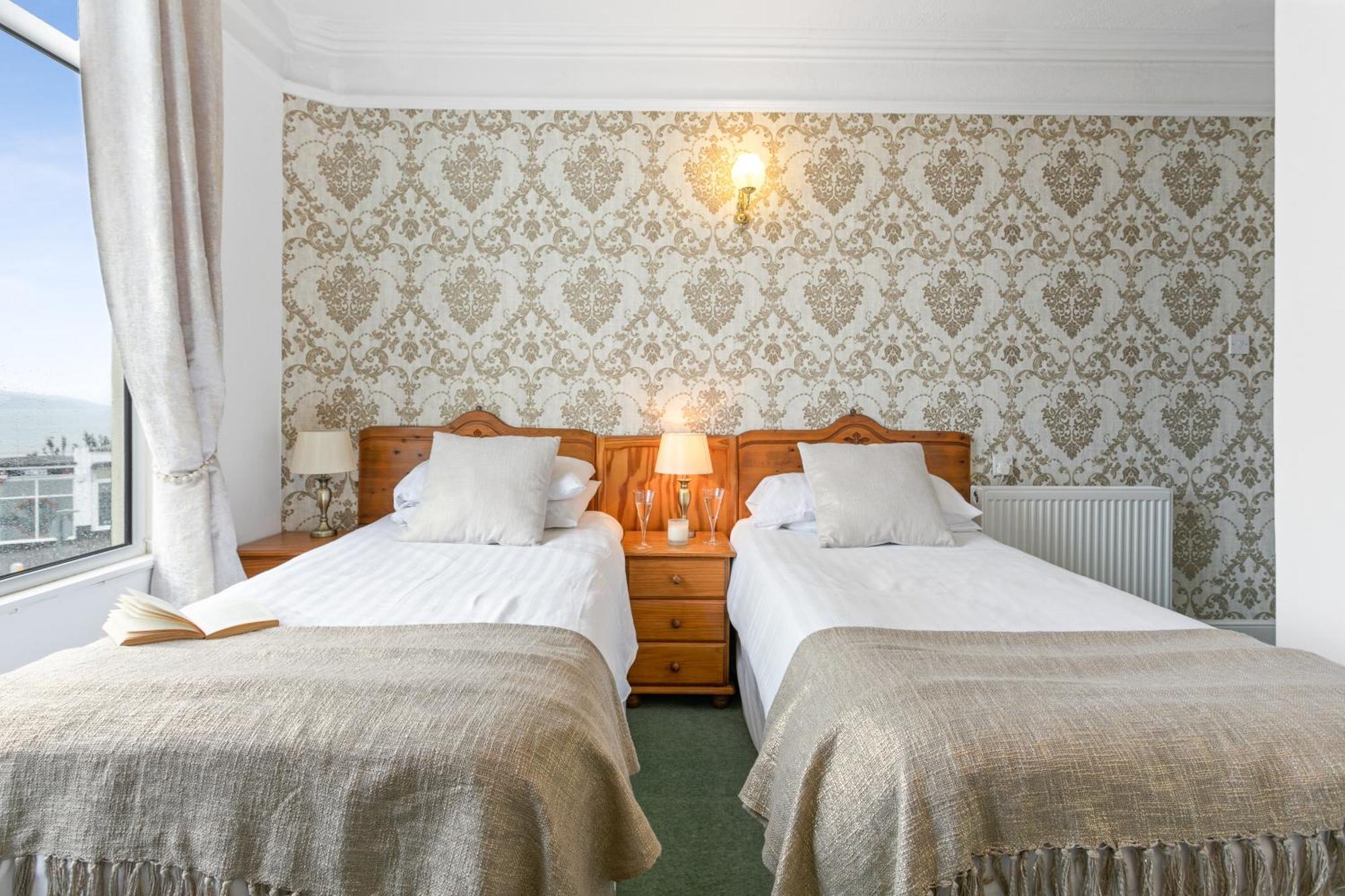 Seaways Hotel Пейнтон Экстерьер фото