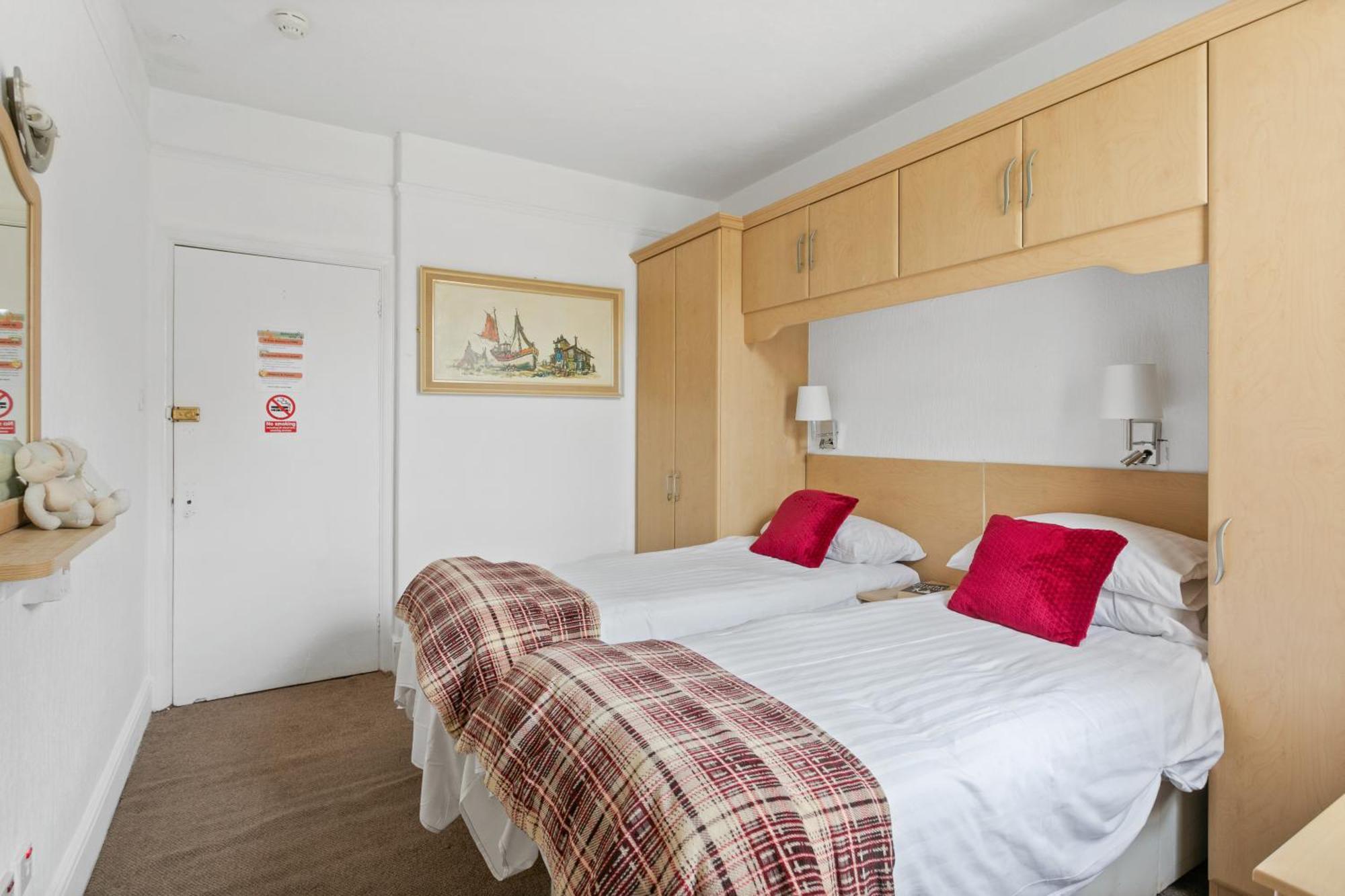Seaways Hotel Пейнтон Экстерьер фото